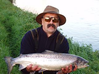 Guy Bourdon et un saumon